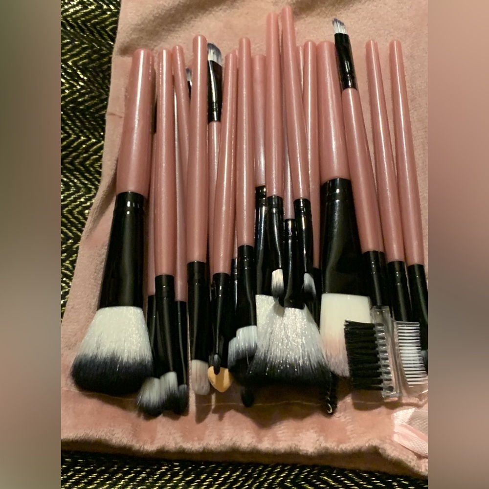 25 Piece Different Fashion Design Makeup Brushes